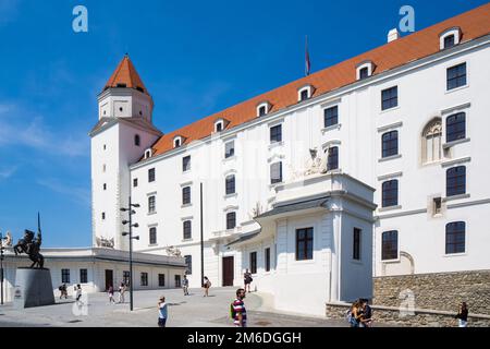 Restauriertes Schloss Bratislava in der Hauptstadt der Slowakei Stockfoto