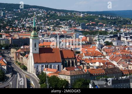 Luftaufnahme über die berühmte kathedrale St. martins in bratislava Stockfoto