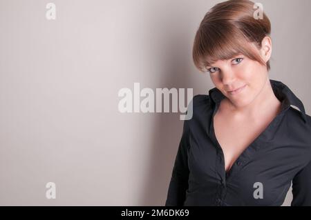 Porträt von einer jungen Frau, isoliert auf Whit Stockfoto