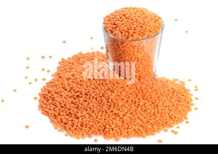 Glas mit roter Linse auf weiß isoliert Stockfoto