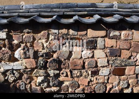 Tombai Wall Alleys - historische Mauern aus Abfall von feuerfesten Ziegelsteinen (Tombai), architektonische Details in Arita Stadt Kyushu is Stockfoto