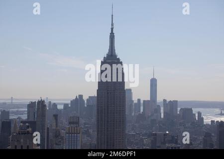 Aufnahme des Empire State Building von der Aussichtsplattform „Top of the Rock“ Stockfoto