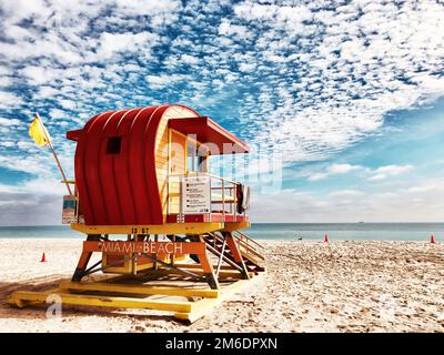 Einer der berühmten Rettungsschwimmtürme von Miami Beach, Florida. Stockfoto