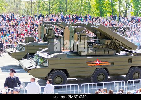 Russischer Militärtransport bei der Parade am jährlichen Siegesfeiertag, 9. Mai 2016 in Samara, Russland. Stockfoto