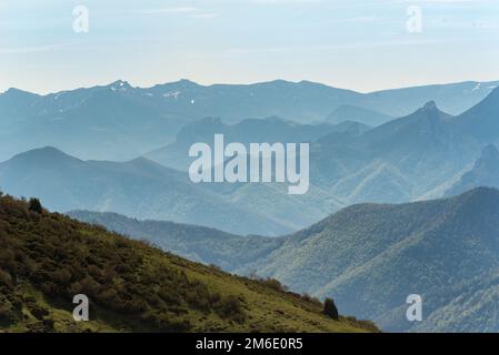 Picos de Europa Gebirge neben Fuente De Dorf Kantabrien Spanien Stockfoto