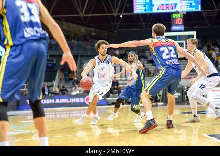 ANDORRA LA VELLA, ANDORRA - OKTOBER 10 2018: EUROPAMEISTERSCHAFTSSPIEL zwischen Morabanc Andorra BC und BRECIA LE Stockfoto