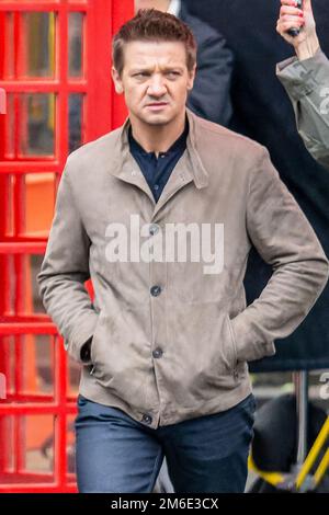 LONDON, Vereinigtes Königreich - APRIL 29 2014: Jeremy Renner wird beim Film Mission Impossible in Central London gesichtet Stockfoto