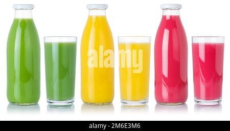 Fruchtsaft Früchte Orangengetränk in Glas und Flasche isoliert auf weiß Stockfoto