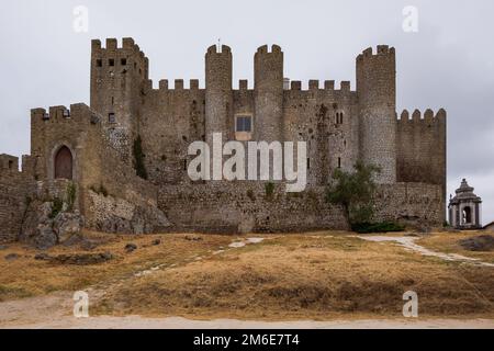 Die Burg von Ã Bidos - gut erhaltenes mittelalterliches Steingebäude im Westen Portugals Stockfoto