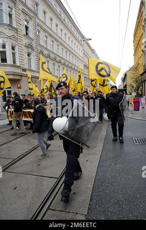 Wien, Österreich. 17. Mai 2014 Demonstration der Osterreichischen Identitätsbewegung in Wien Stockfoto