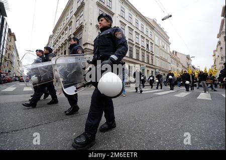 Wien, Österreich. 17. Mai 2014 Demonstration der Osterreichischen Identitätsbewegung in Wien Stockfoto