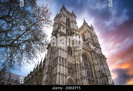 Sonnenuntergang über Westminster Abbey in London, Großbritannien Stockfoto