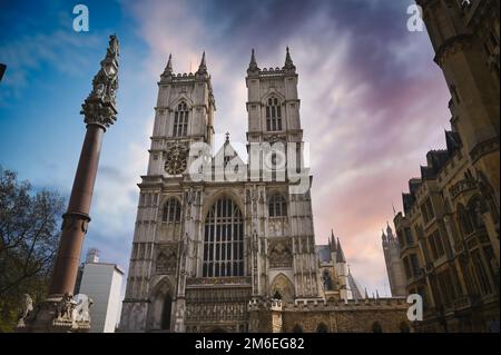 Sonnenuntergang über Westminster Abbey in London, Großbritannien Stockfoto