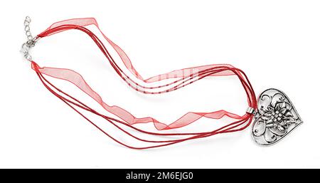 Halskette aus Bindfäden oder Metallseilen isoliert auf weißem Hintergrund Stockfoto