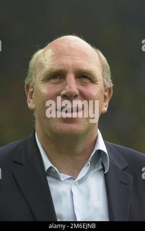 Dortmund, Deutschland. 09. Aug. 2002. ARCHIVFOTO: Dieter Hoeness feiert seinen 70. Geburtstag am 7. Januar 2023, 03SN D Hoeness 0908SP.jpg Dieter HOENESS, Deutschland, Fußball, manager Hertha BSC Berlin, Porträt, HF Sven Simon#Huyssenallee 40-42#45128 Essen#Tel. 0201/234556 Fax. 0201/234539 Konto 1428150 C ommerzbank E ssen BLZ 36040039 www.SvenSimon.net. Kredit: dpa/Alamy Live News Stockfoto