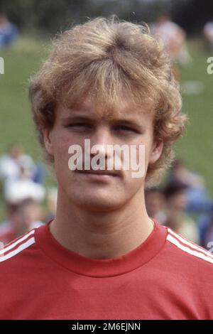 ARCHIVFOTO: Roland WOHLFAHRT wird am 7. Januar 2023 60, Roland WOHLFARTH, Fußballspieler, (FC Bayern München), Einzelbild, zugeschnittenes Einzelmotiv, Porträt, Porträt, offizielles Teamfoto, Teampräsentation. FC Bayern München, Fußball, League 1, 1. Bundesliga, Staffel 1984/85, 1984/1985 am 07/14/1984. ? Stockfoto