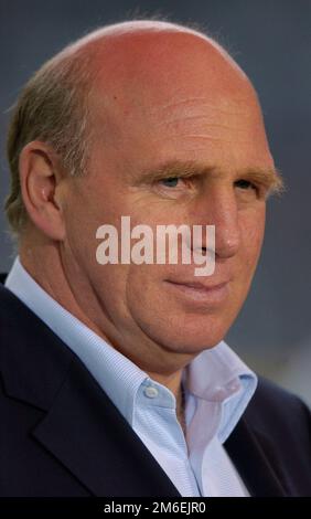 ARCHIVFOTO: Dieter Hoeness feiert seinen 70. Geburtstag am 7. Januar 2023, 01 SN HoenessD 2103.jpg Dieter HOENESS, Manager Hertha BSC, Portrait Football, Bundesliga, am 03/20/2004, Liga1, Saison0304, matchday25 SVEN SIMON, Huyssenallee 40-42,45128 E ssen #Tel.0201/23 45 56#Fax 0201/23 45 39#Kto 1428150 C ommerzbank E ssen BLZ 36040039#www.SvenSimon.net#e-mail:SvenSimon@t-online.de. Stockfoto