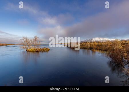 Herbstlandschaft rund um Husavik in Nordisland Stockfoto