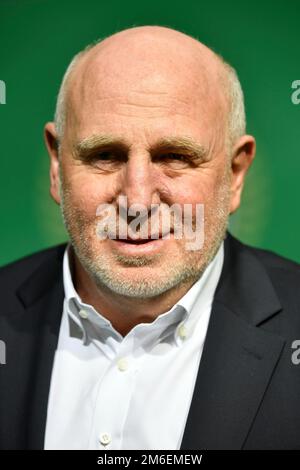 ARCHIVFOTO: Dieter Hoeness feiert seinen 70. Geburtstag am 7. Januar 2023, Dieter HOENESS (ehemaliger Fußballprofi), grüner Teppich, Einzelbild, abgeschnittenes Einzelmotiv, Porträt, Porträt, Porträt. DFB Pokal Finale, FC Bayern München (M) - Eintracht Frankfurt (F) 1-3, im Olympiastadion in Berlin am 19.05.2018 Â Stockfoto