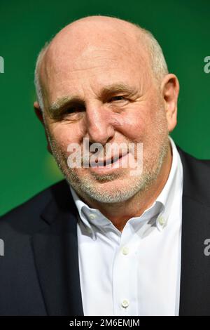 ARCHIVFOTO: Dieter Hoeness feiert seinen 70. Geburtstag am 7. Januar 2023, Dieter HOENESS (ehemaliger Fußballprofi), grüner Teppich, Einzelbild, abgeschnittenes Einzelmotiv, Porträt, Porträt, Porträt. DFB Pokal Finale, FC Bayern München (M) - Eintracht Frankfurt (F) 1-3, im Olympiastadion in Berlin am 19.05.2018 Â Stockfoto