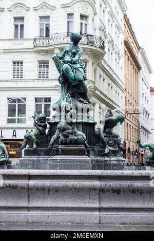 Wien, Österreich - 14. Oktober 2022: Donnerbrunnen oder Providentia-Brunnen im Neuen Markt, Wien, Österreich Stockfoto