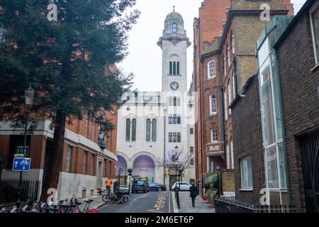 London - November 2022: Cadogan Hall - Saal aus dem frühen 20. Jahrhundert, Heimat des Royal Philharmonic Orchestra, mit klassischem Musikprogramm. Stockfoto