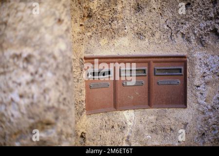 Alte Briefkästen, Grasse, Parc naturel des Prealpes d'Azur, Alpes Maritimes, 06, PACA Stockfoto