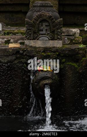 Hakenkreuz in Pura Tirta Empul. Bali, Indonesien Stockfoto