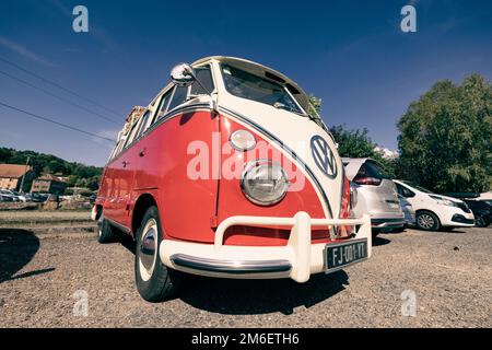 Volkswagen 1965 Samba Bus. Fotografiert in Abreschviller, Frankreich Stockfoto