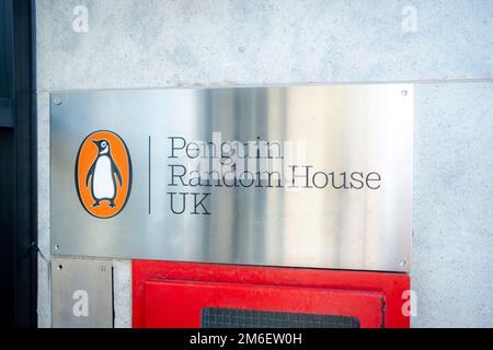 London – November 2022: Penguin Random House UK, multinationales Verlagsunternehmen Stockfoto