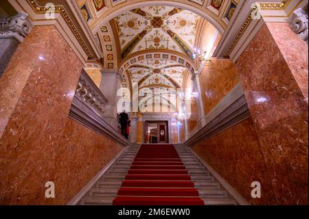 Budapest, Ungarn. Das Innere der Ungarischen Königlichen Staatsoper gilt als eine der schönsten in Europa. Stockfoto