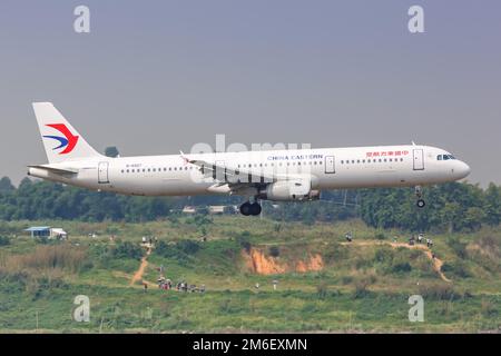 China Eastern Airlines Airbus A321 Flugzeug Flughafen Chengdu Stockfoto