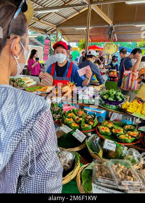 People Food Shopping im 'Jing Jai Farmers Market', Meuang Chiang Mai Thailand Stockfoto