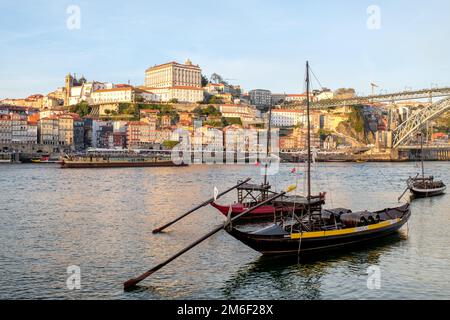 Rabelo-Boote auf dem Douro, Porto, Portugal Stockfoto