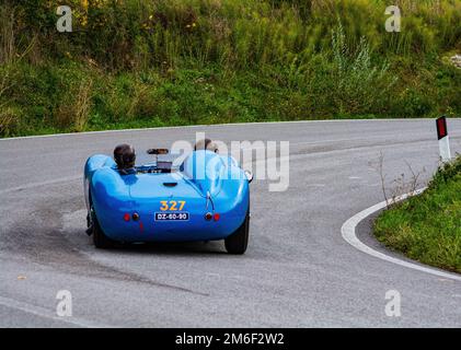 MASERATI 200 S1955 in einem alten Rennwagen in der Rallye Mille Miglia 2020, dem berühmten historischen rennen italiens (1927-1957) Stockfoto