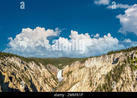 Lower Falls Wasserfall im Grand Canyon von Yellowstone Stockfoto