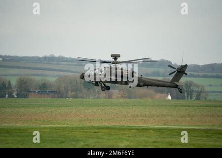 Eine Nahaufnahme der britischen Armee AH-64E Boeing Apache Attack Helikopter Stockfoto