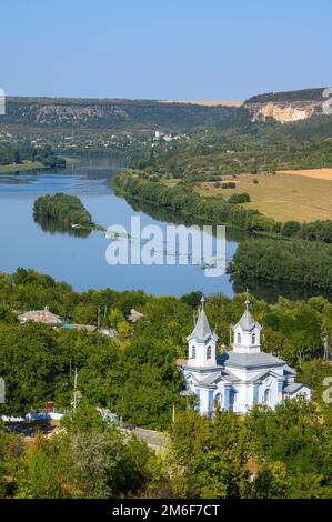 Blick auf den Fluss Dniester vom Gipfel des Dorfes Soccola, Moldawien Stockfoto