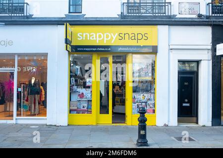 London – Dezember 2022: Snappy Snaps Store auf der Kings Road Chelsea, einer britischen Fotobranche mit vielen Geschäften in ganz Großbritannien Stockfoto