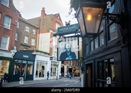 London - Dezember 2022: Chelsea Potter Green King Pub an der Kings Road, Chelsea High Street Stockfoto