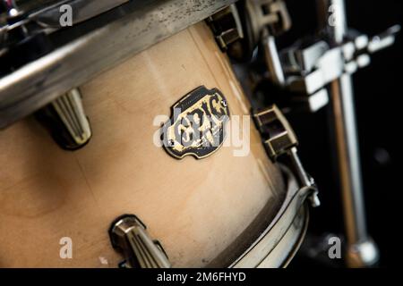 Idles Drummer Jon Beavis' Trikot, fotografiert in Factory Studios, Bristol. Stockfoto