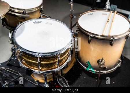 Idles Drummer Jon Beavis' Trikot, fotografiert in Factory Studios, Bristol. Stockfoto