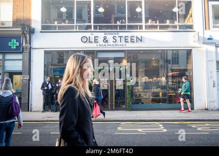 London - Dezember 2022: Ole & Steen auf Richmond High Street Stockfoto