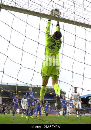 Tomasz Kuszczak aus Birmingham City macht eine Rettung, um Newcastle United ein Tor zu verwehren - Birmingham City gegen Newcastle United, Sky Bet Championship, St. Andrew's, Birmingham - 18. März 2017. Stockfoto