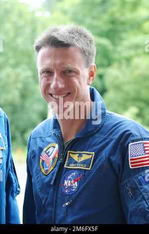 Mike Foale. Colin Michael Foale CBE ist ein britisch-amerikanischer Astrophysiker und ehemaliger NASA-Astronaut. Er ist ein Veteran von sechs Raumfahrtmissionen und der einzige NASA-Astronaut, der erweiterte Missionen an Bord von mir und der Internationalen Raumstation geflogen hat. Fotografiert als Teil des Careers Scotland Education Programme Stockfoto