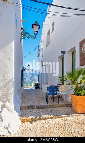 Typische Gasse in Altea, Alicante - Spanien Stockfoto