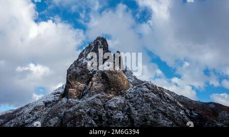 Die Berghütte Ancoa in der Schneeregion Maule, Chile. Draufsicht Stockfoto