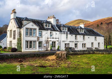 Loch Lomond Arms auf der Main Street in Luss auf Loch Lomond in Schottland, Großbritannien Stockfoto