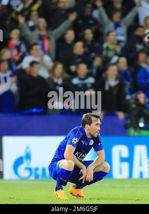A dejected Christian Fuchs of Leicester City - Leicester City V Atletico Madrid, UEFA Champions League Quartalsfinale Second Leg, Leicester City Stadium, Leicester - 18. April 2017. Stockfoto