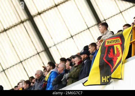 Watford-Fans schauen sich die Niederlage von Millwall - Millwall V Watford, FA Cup vierte Runde, The Den, London - 29. Januar 2017 an. Stockfoto